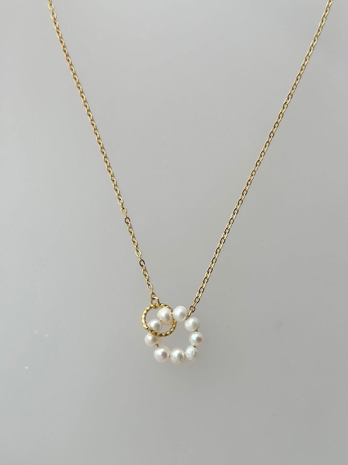 pearl pendant necklace