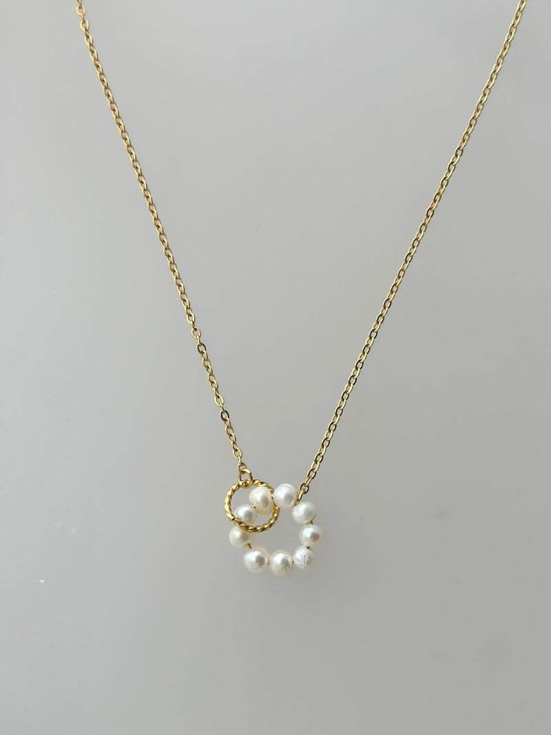 pearl pendant necklace